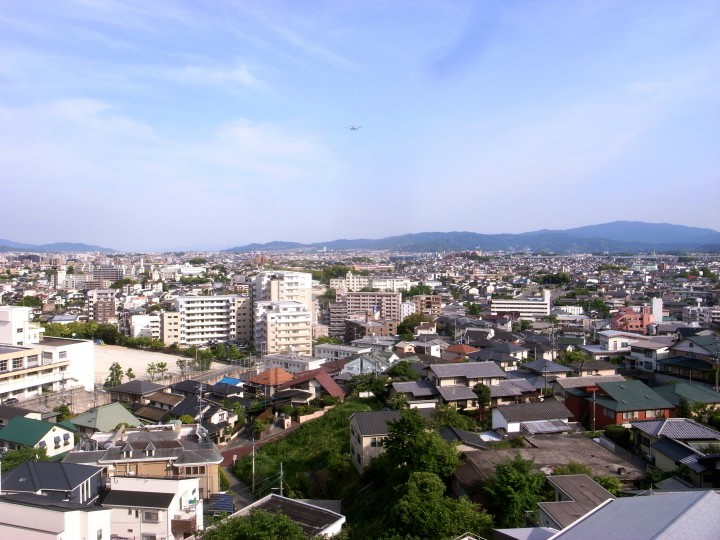 そしてリビングからはこの眺め、空が近いです