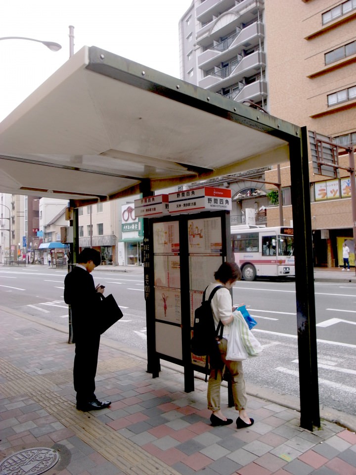 西鉄高宮駅も近いですが、バス停はもっと近いです【約170m】天神／博多方面へ便数は多数あります