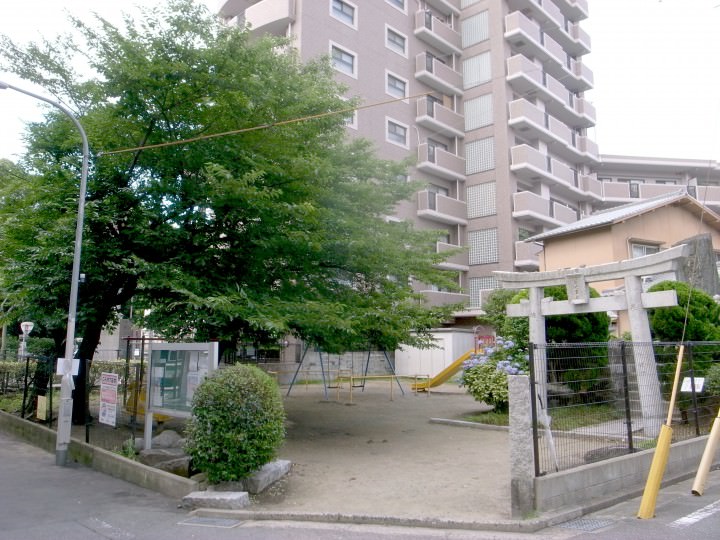 目の前の公園、コンパクトで良い雰囲気です