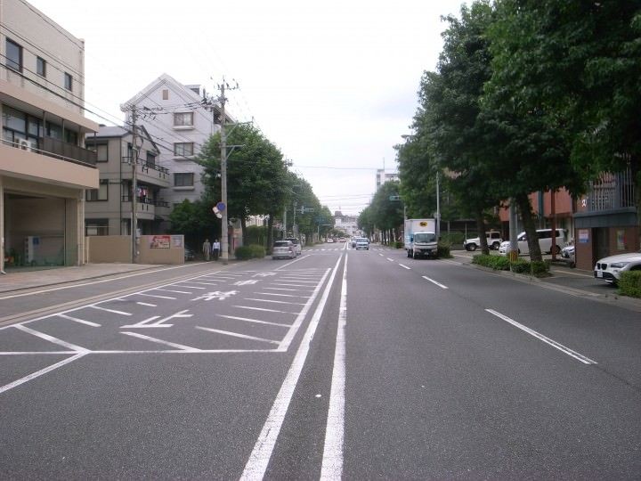 日赤通りを天神より大橋方面へ向かい、ロイヤルホストを左折、消防署を過ぎた信号を右折します